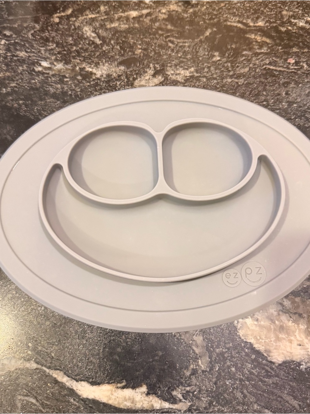 EZ PZ Happy Mat mini - Soft Gray Silicone Suction Plate